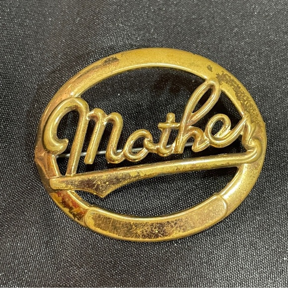 Gold tone Mother' brooch - Picture 1 of 3